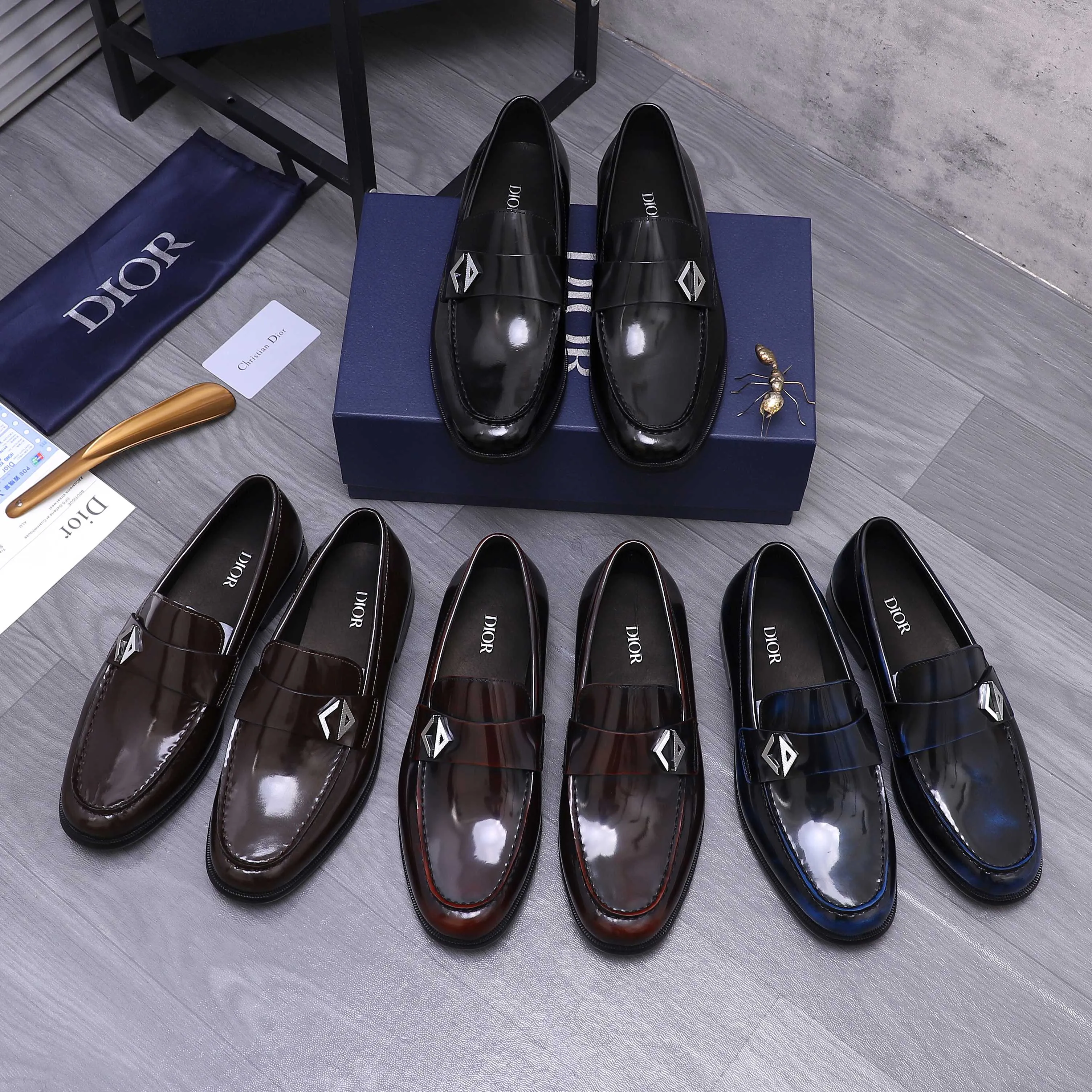 Men's shoes 💰580 Product trademark: Dior "Dior" formal business leather shoes Regular size: 39-45 (45 is custom-made and non-returnable) Product materials: Selected color-brushed pearlescent cowhide upper, cowhide lining, original outsole